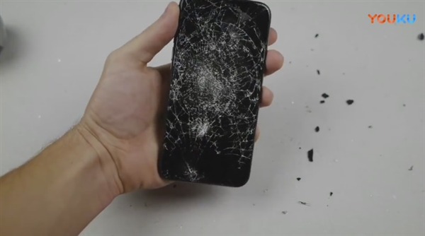 iPhone X暴虐测试：尖刀、大锤轮番狂殴 结果惨烈