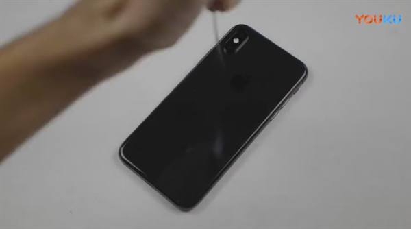 iPhone X暴虐测试：尖刀、大锤轮番狂殴 结果惨烈