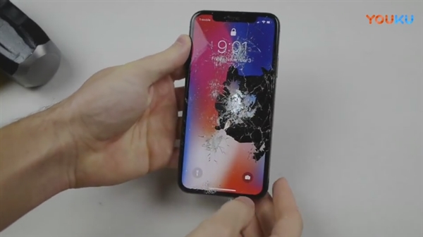 iPhone X暴虐测试：尖刀、大锤轮番狂殴 结果惨烈