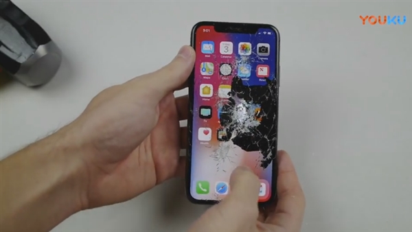 iPhone X暴虐测试：尖刀、大锤轮番狂殴 结果惨烈